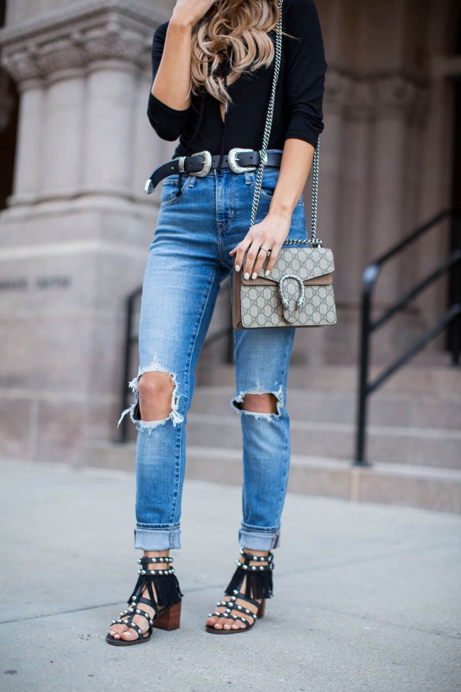 fashion blogger in levi's jeans under $100