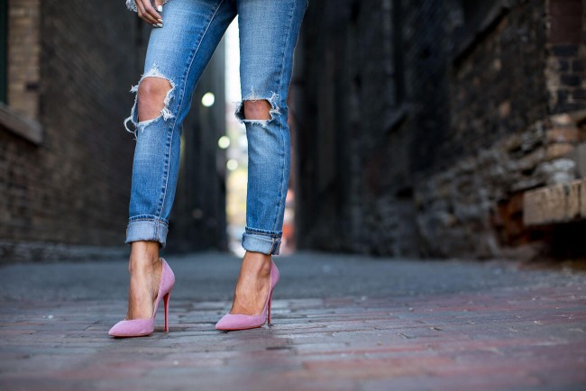 Maria vizuete wearing levi's jeans and christian louboutin heels