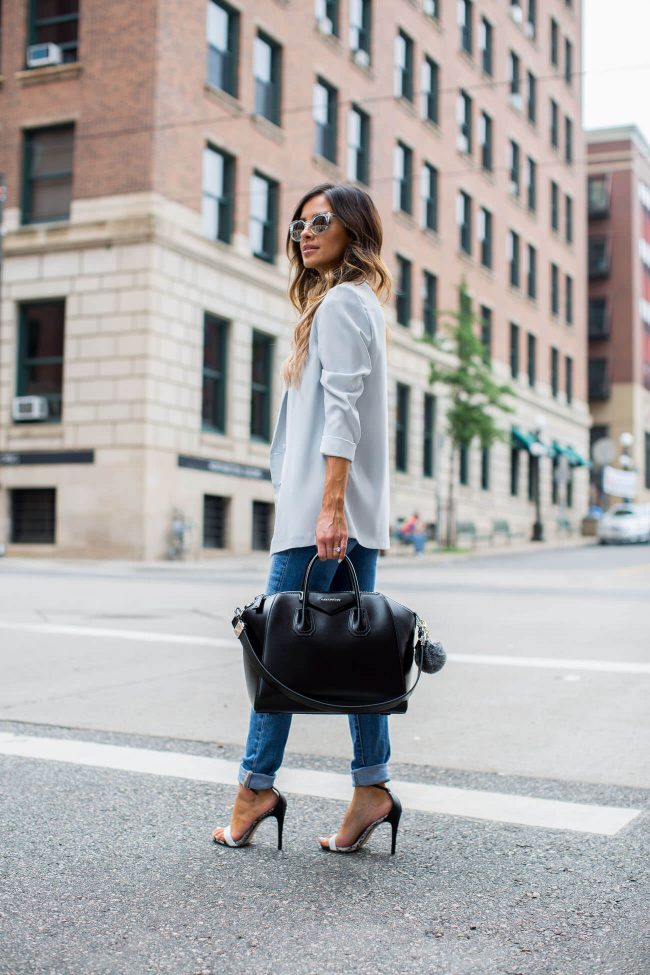 fashion blogger maria vizuete in a topshop blazer and levis jeans