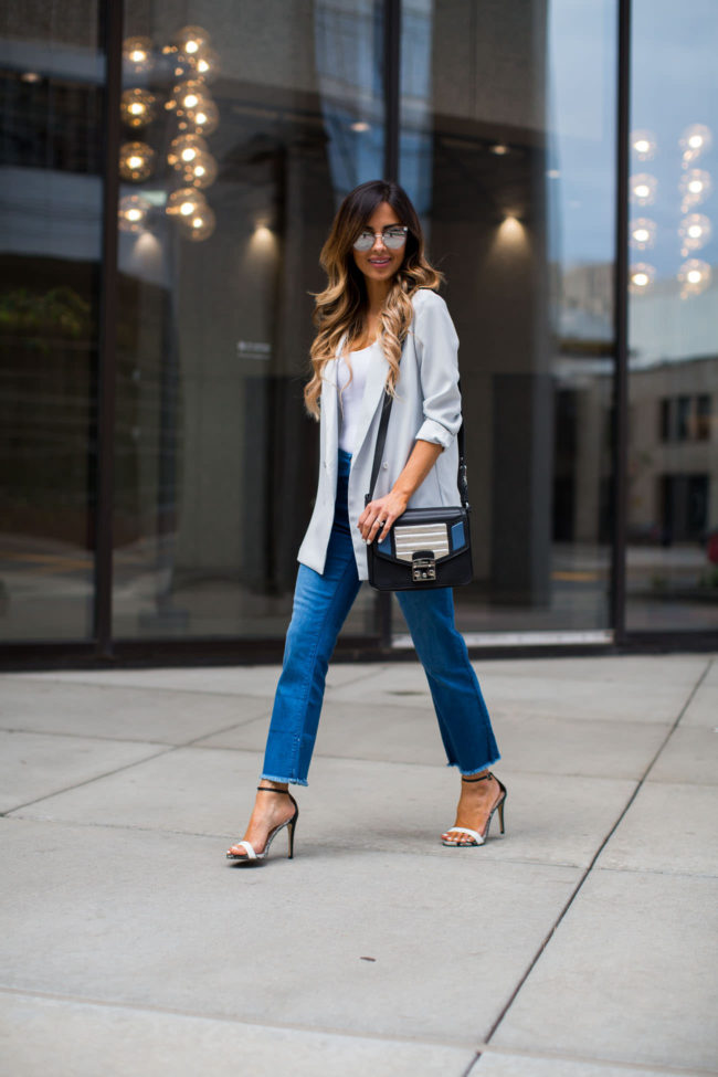 fashion blogger wearing frayed jeans
