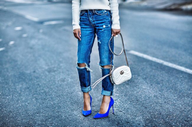 Fashion blogger mia mia mine wearing grlfrnd jeans from revolve and a gucci marmont whtie bag