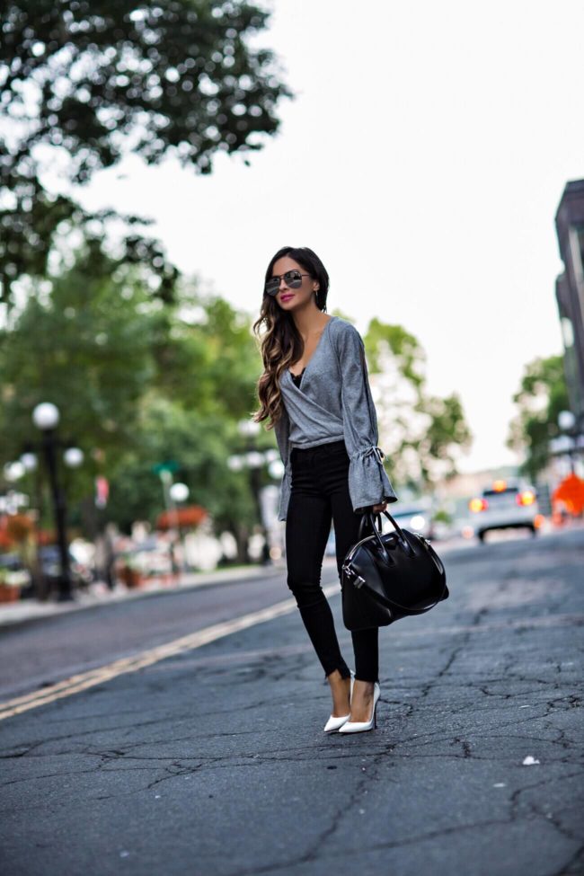 Fashion blogger Maria Vizuete in a fall date night outfit with black skinny jeans