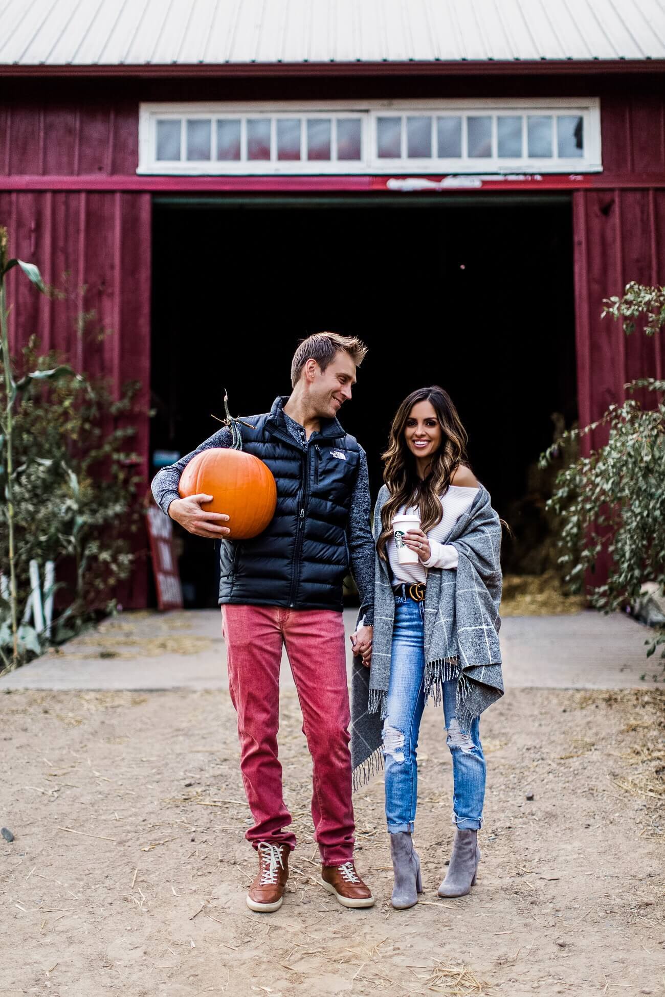 fashion blogger mia mia mine at a pumpkin path with husband phil