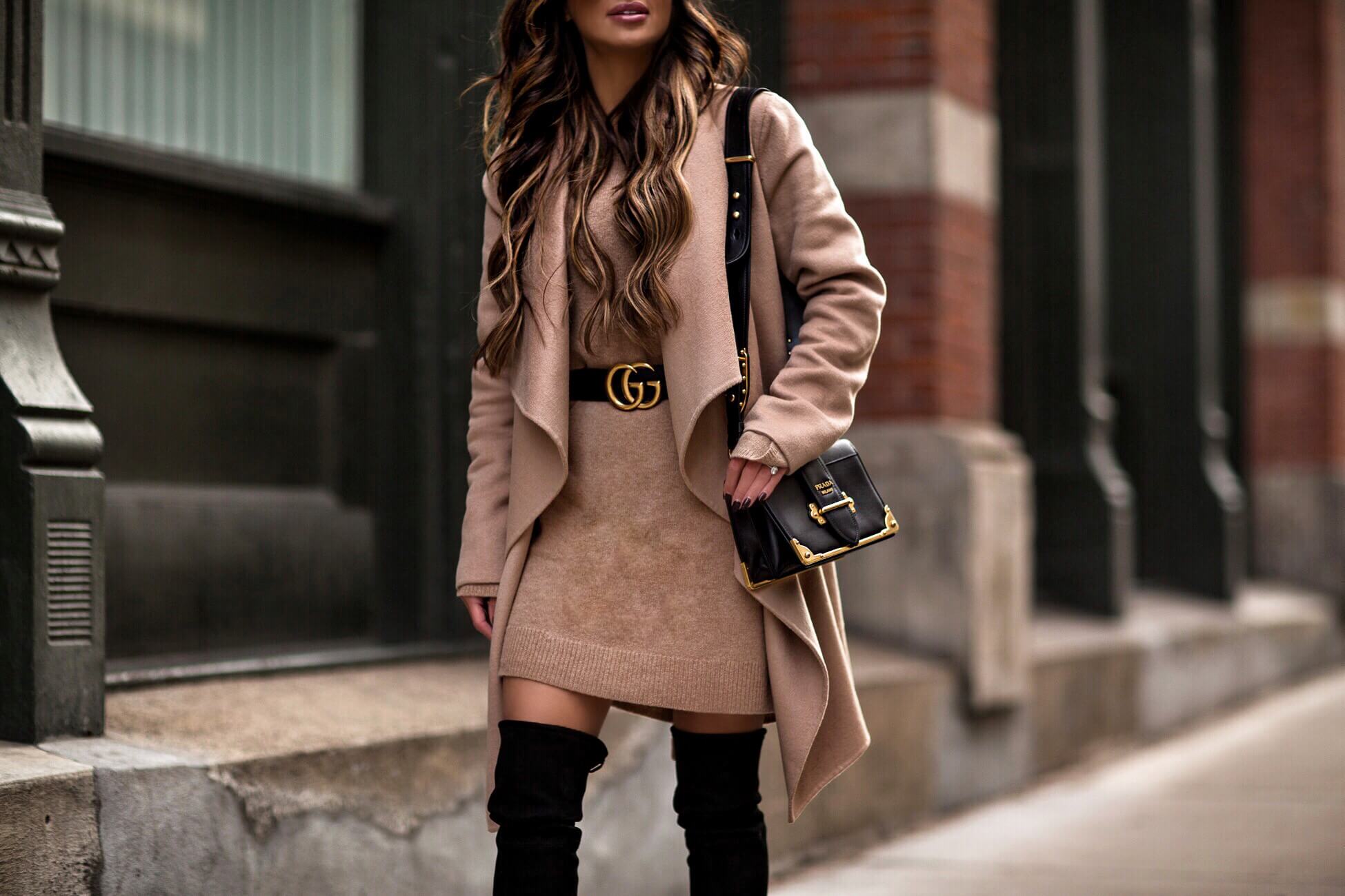 fashion blogger wearing a gucci belt and prada cahier bag