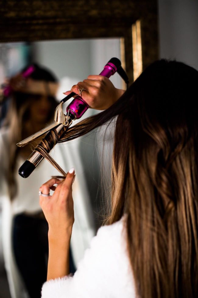 mia mia mine using a hot tools curling iron