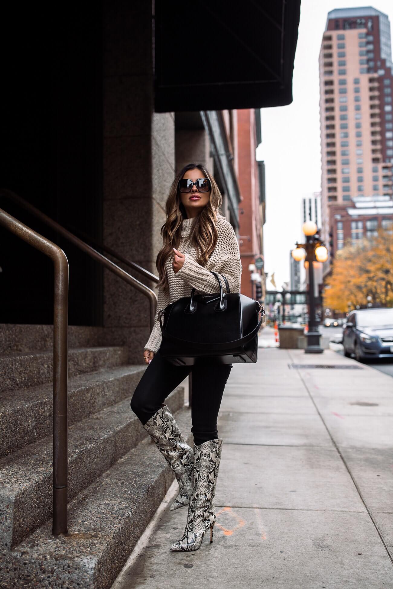 fashion blogger mia mia mine wearing a fall outfit from nordstrom