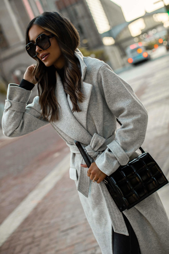 fashion blogger wearing a bottega veneta similar bag
