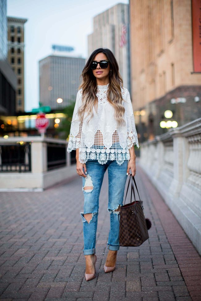 fashion blogger maria vizuete in a white lace top from shopbop and blanknyc jeans