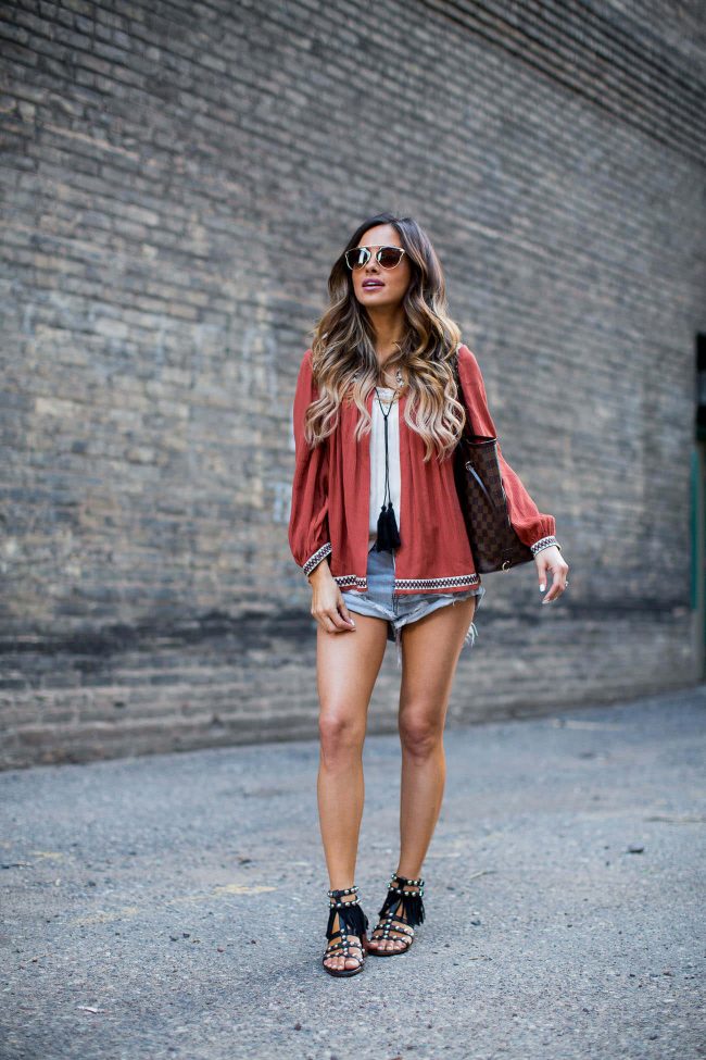 fashion blogger mia mia mine in a summer outfit