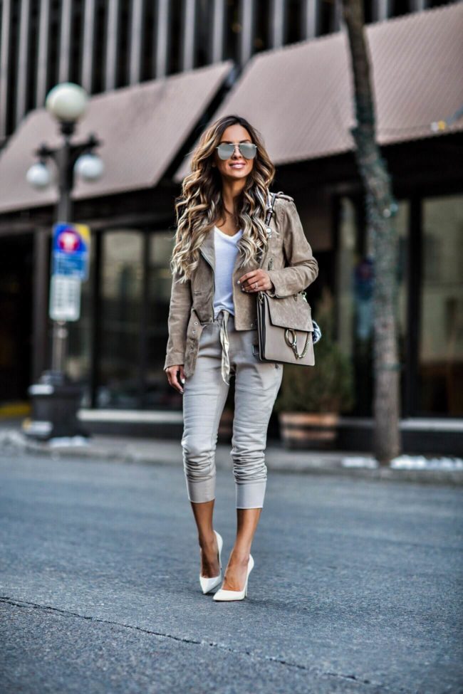 fashion blogger mia mia mine wearing gray jogger pants by sincerely jules from nordstrom
