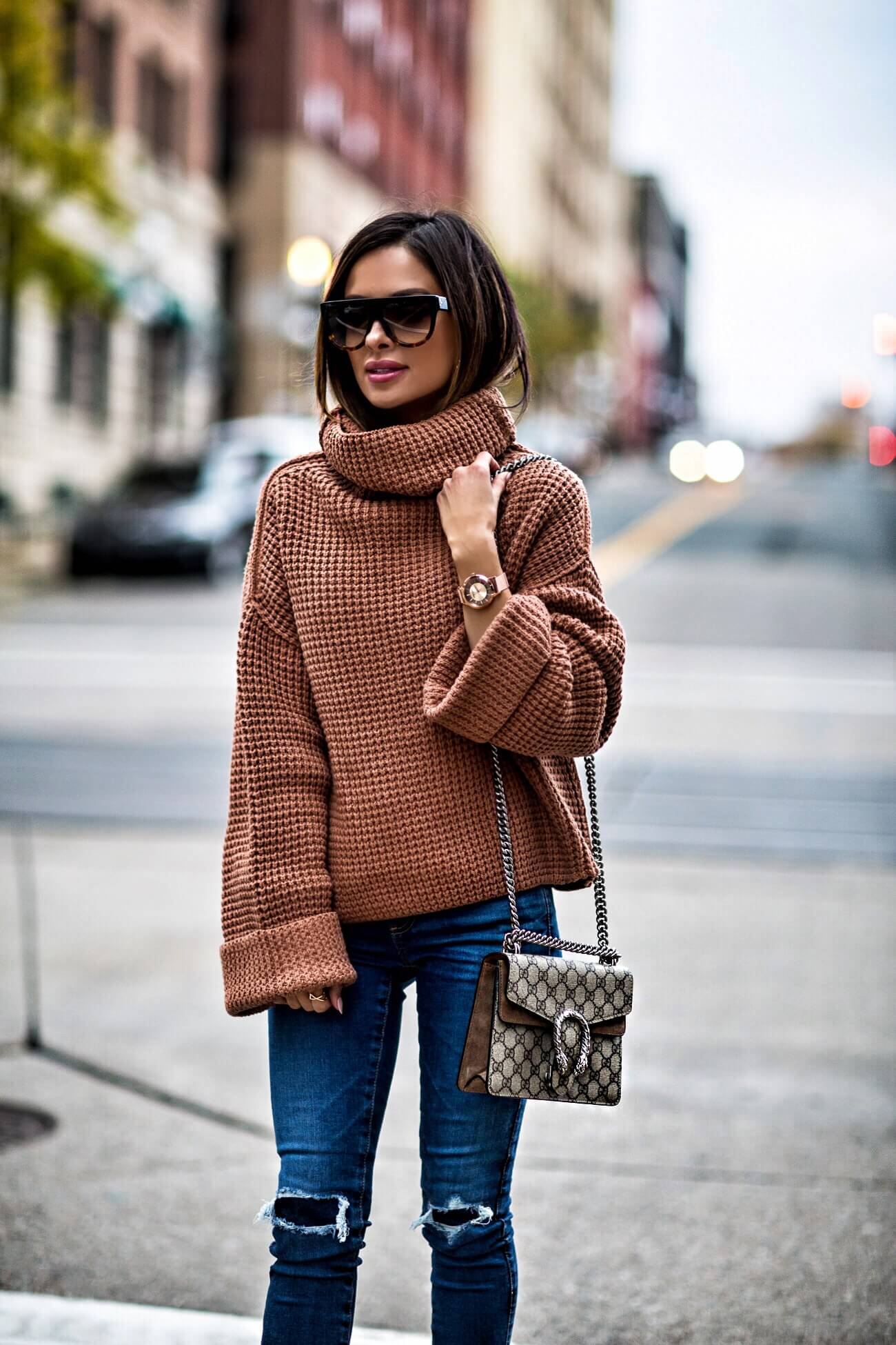 How To Wear An Oversized Sweater This Fall. - Mia Mia Mine