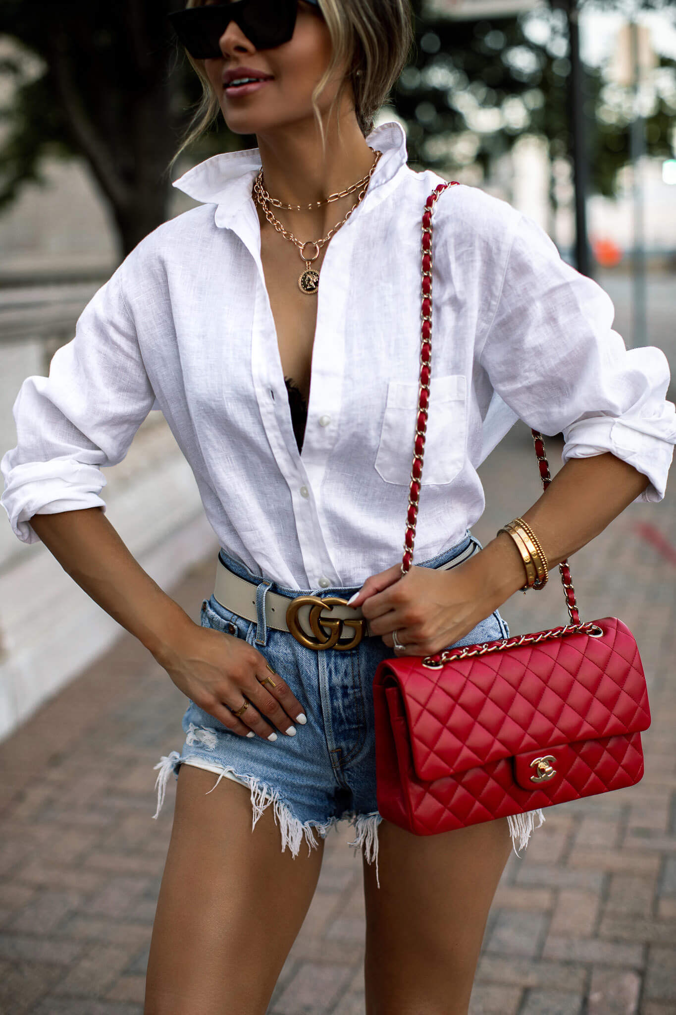 fashion blogger wearing a white gucci belt with a red chanel bag