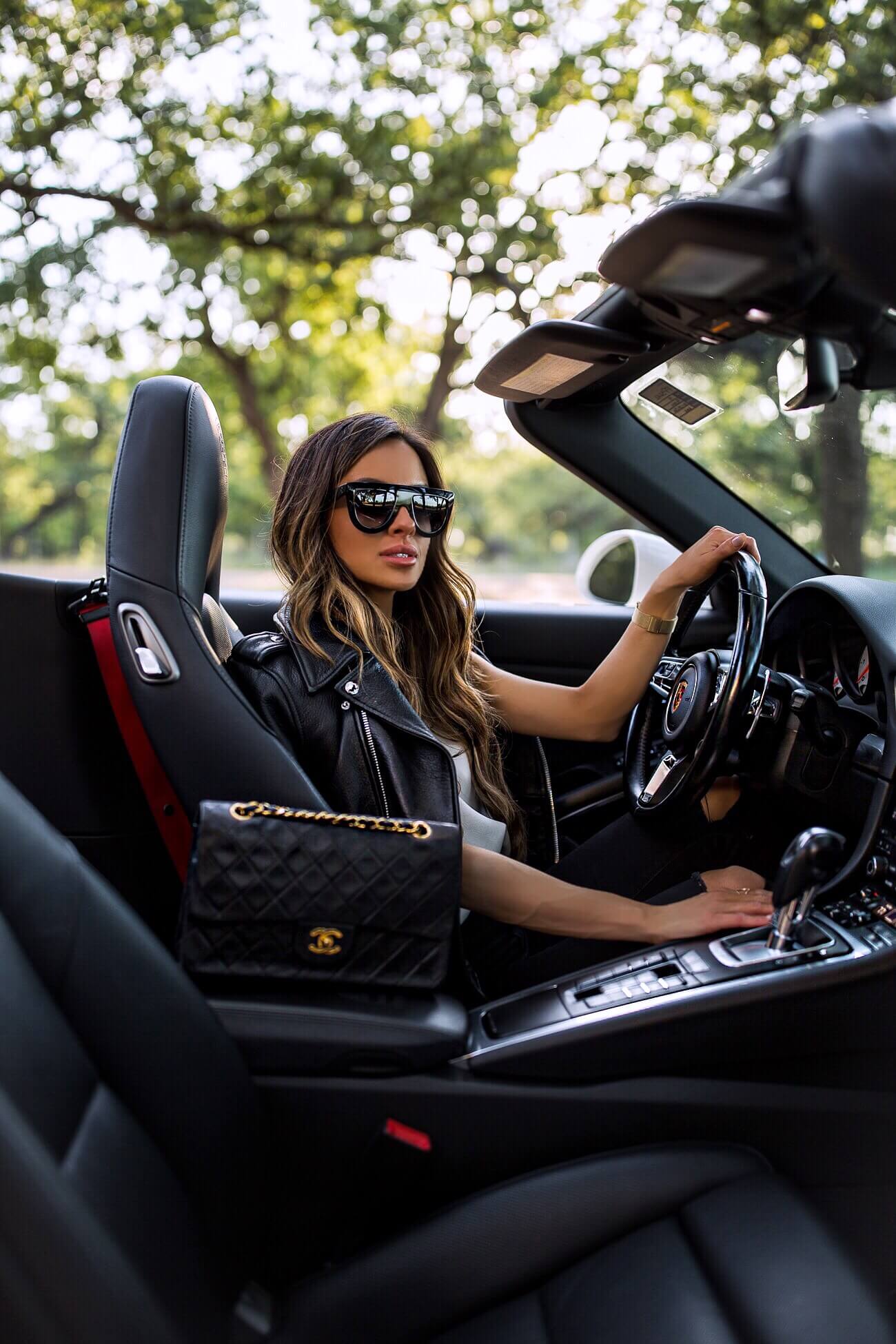 Интересная жизнь женщины. Успешная женщина. Богатая девушка. Девушка в дорогой машине. Роскошная женщина.