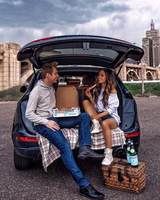 fashion blogger mia mia mine with husband phil thompson on a spring picnic