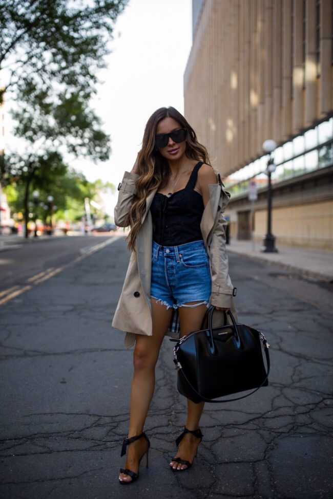 fashion blogger mia mia mine wearing levi's denim and a burberry trench coat