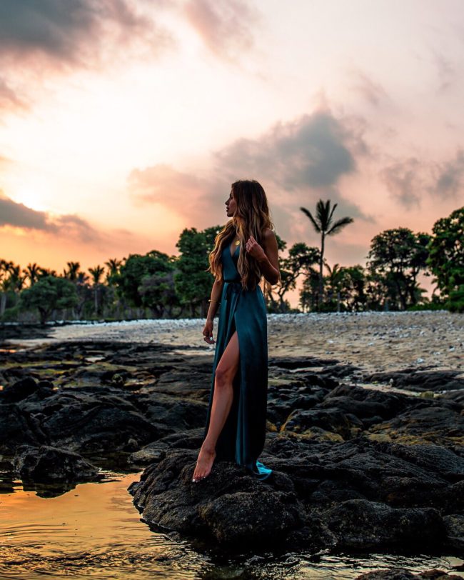 fashion blogger mia mia mine at the four seasons resort hualalai