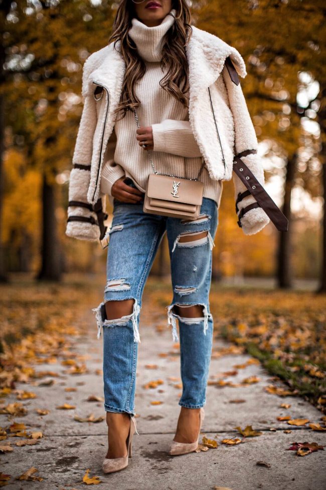 fashion blogger mia mia mine wearing a chunky H&M turtleneck and grlfrnd jeans from revolve