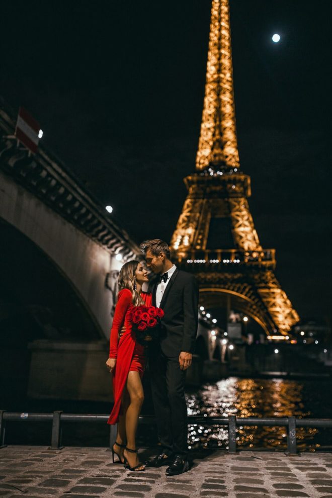 Eiffel-Tower-Couple-Paris-photos - Mia Mia Mine