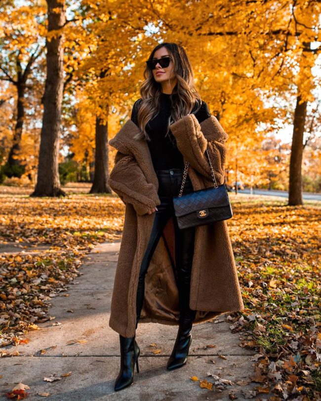 fashion blogger wearing a chanel bag for fall