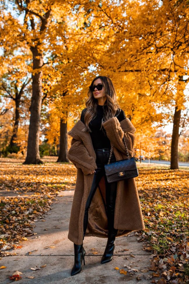 fashion blogger wearing a chanel bag for fall