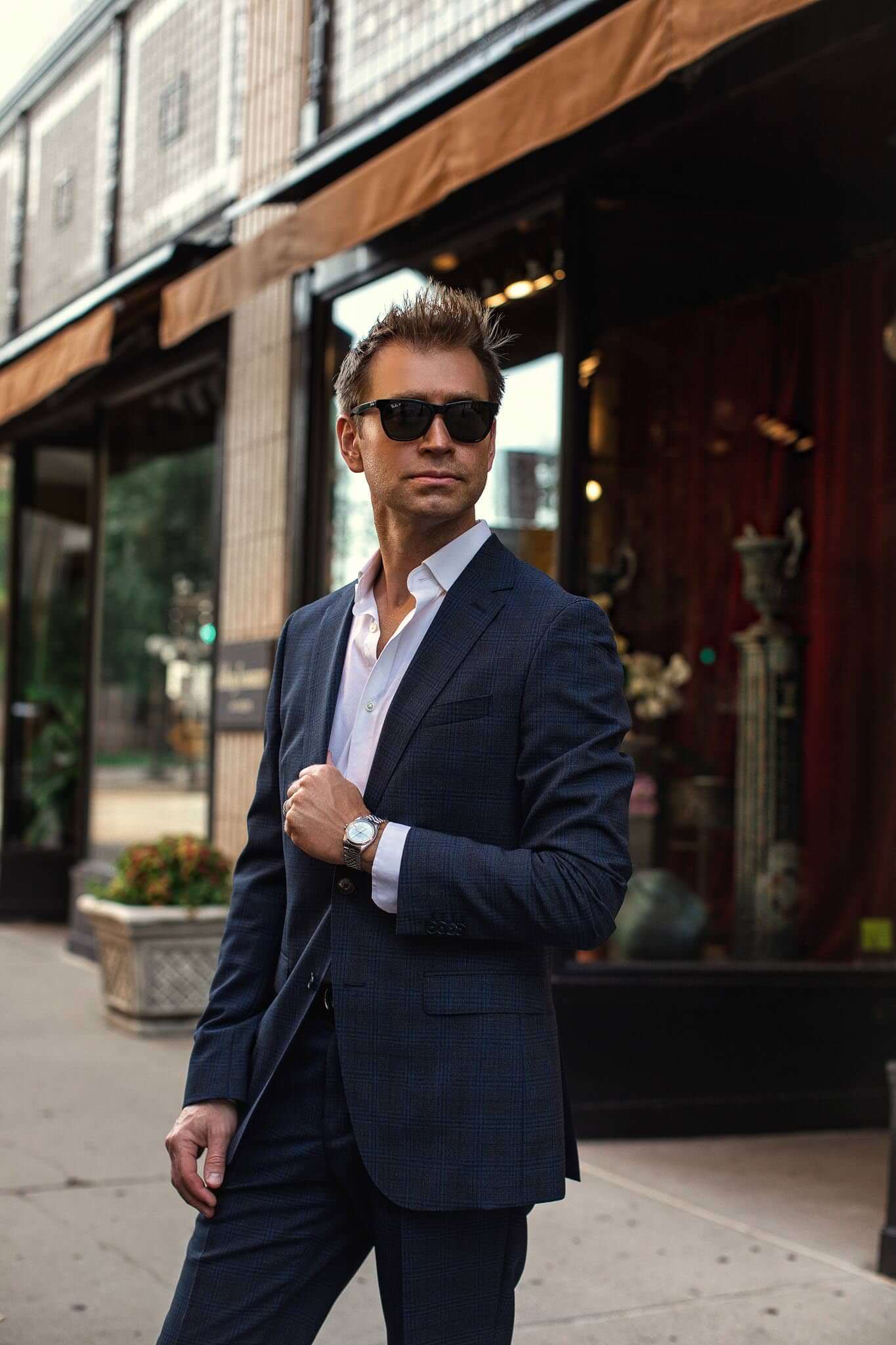 men's fashion blogger wearing a hugo boss suit from the nsale 2020