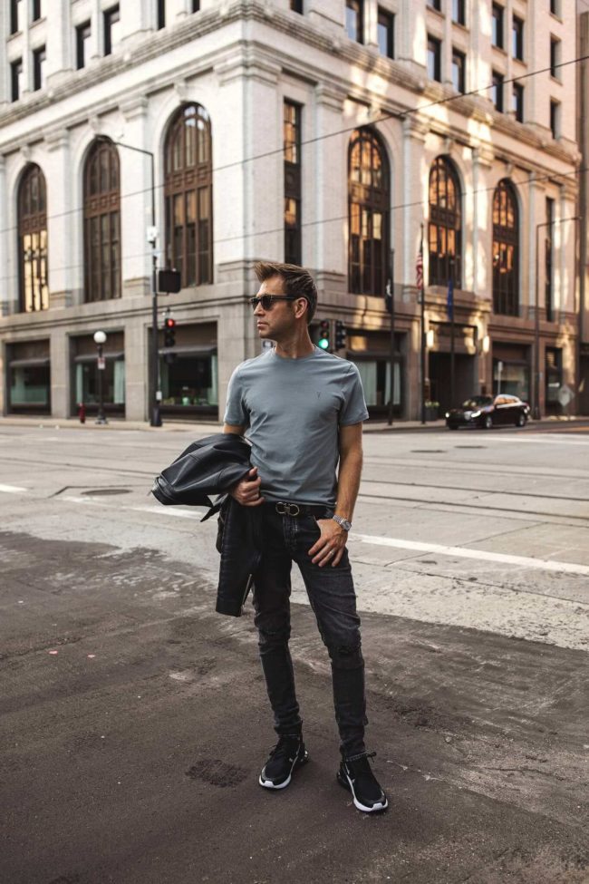 men's fashion blogger wearing a rag & bone tee and ksubi denim from the nordstrom anniversary sale 2020