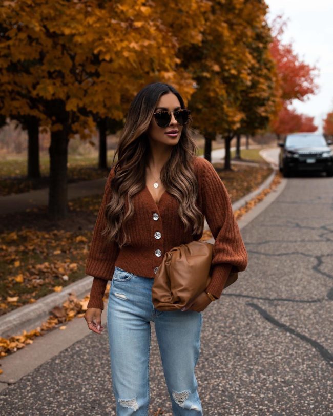 fashion blogger wearing a fall outfit from intermix
