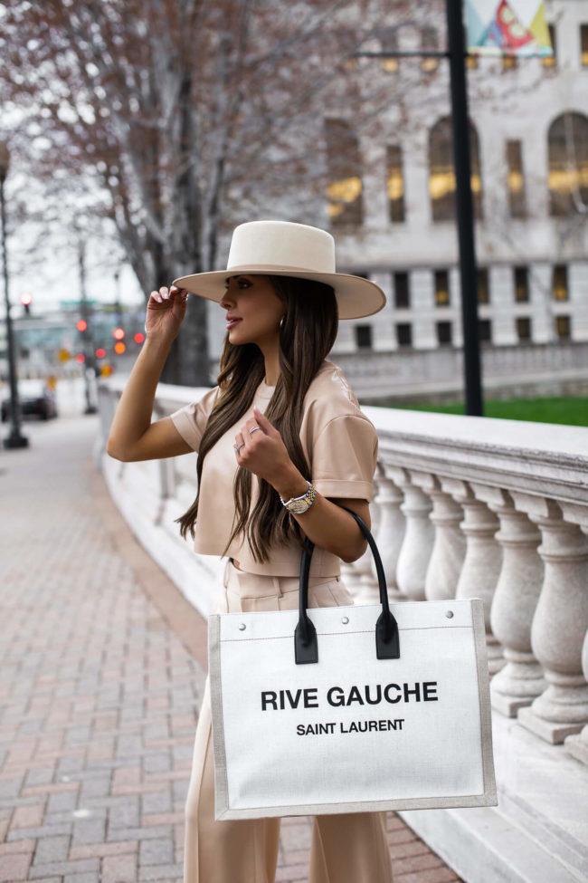 fashion blogger mia mia mine wearing a saint laurent rive gauche tote and alice and olivia trousers from saks fifth avenue