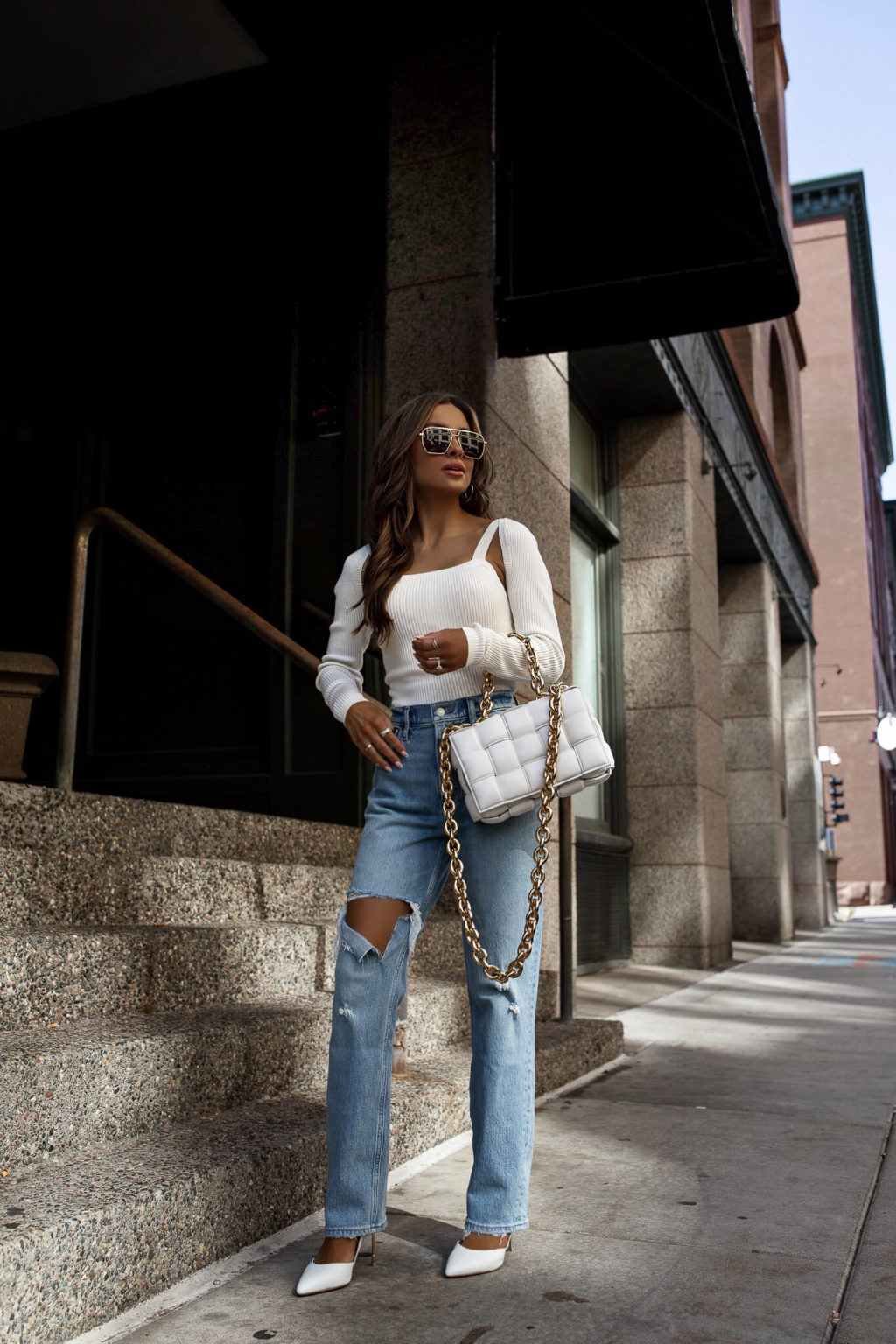 10 Stylish Ways to Wear Baggy Jeans - Mia Mia Mine