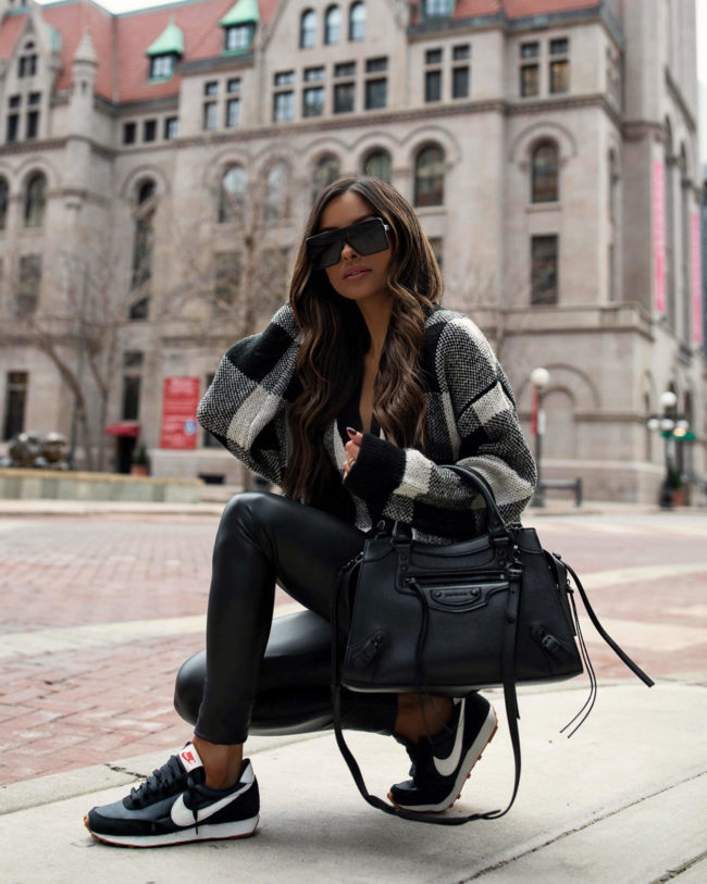 fashion blogger wearing nike daybreak black sneakers