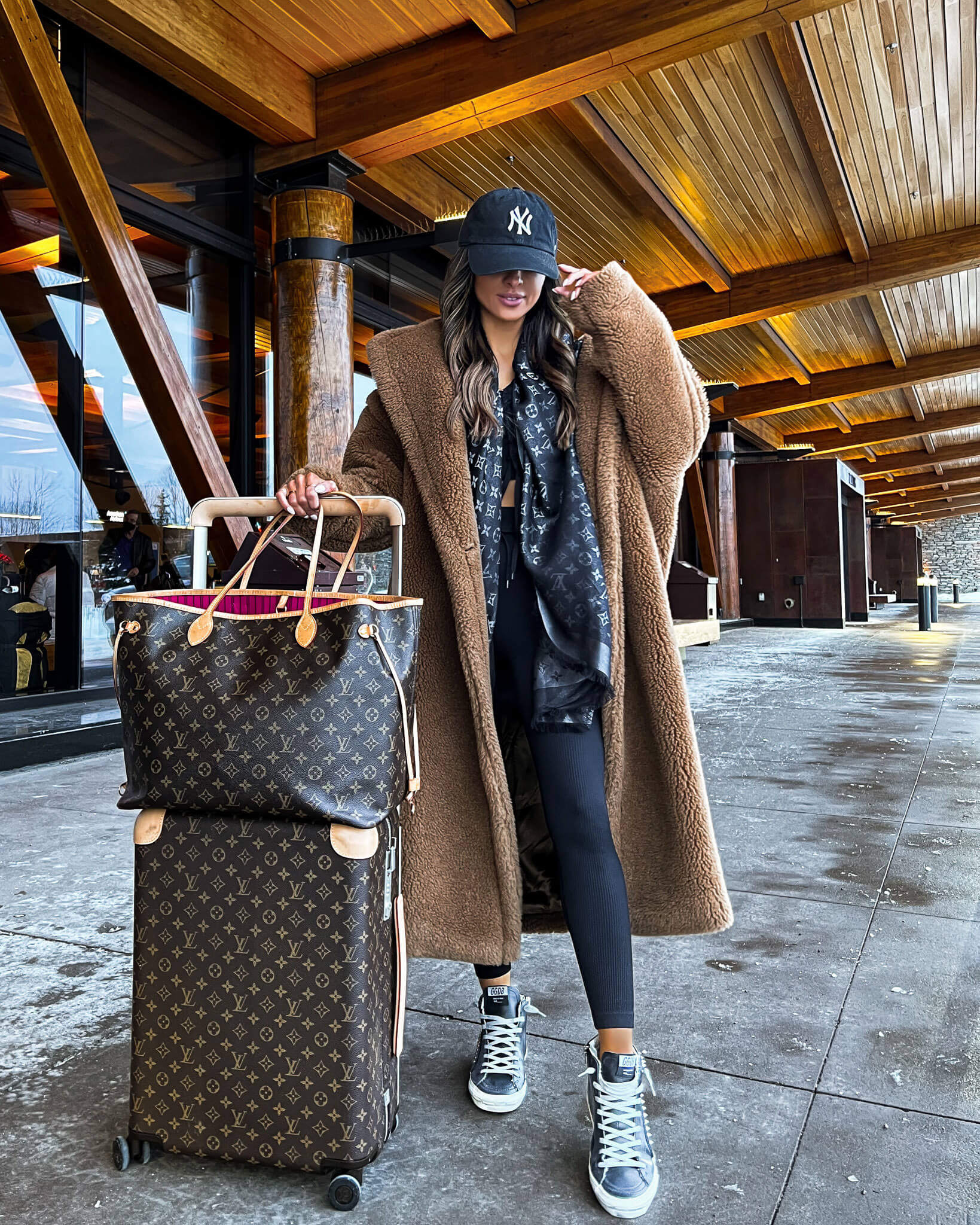 What I Wear On An Airplane in the Winter - Mia Mia Mine