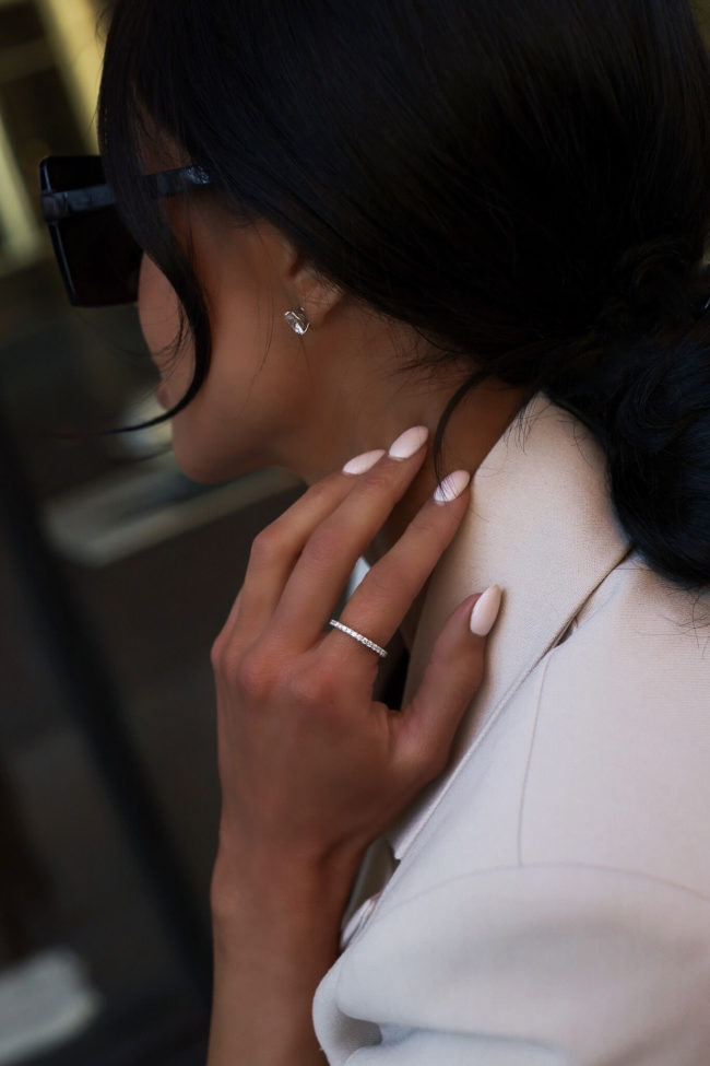 fashion blogger mia mia mine wearing a james allen diamond ring