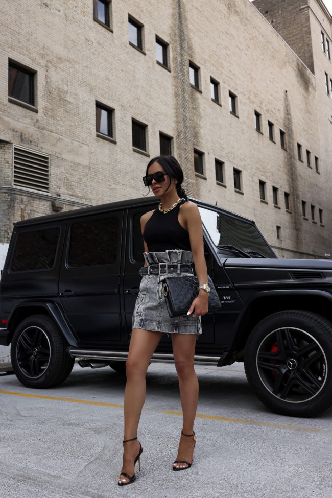 fashion blogger mia mia mine wearing tom ford black padlock sandals for summer