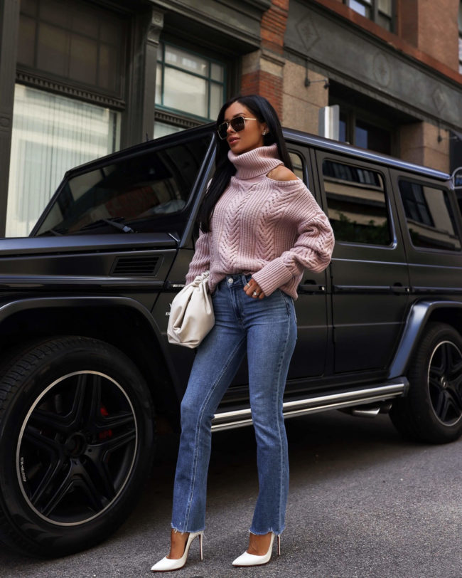 fashion blogger wearing paige cindy high waist jeans from the nsale 2022