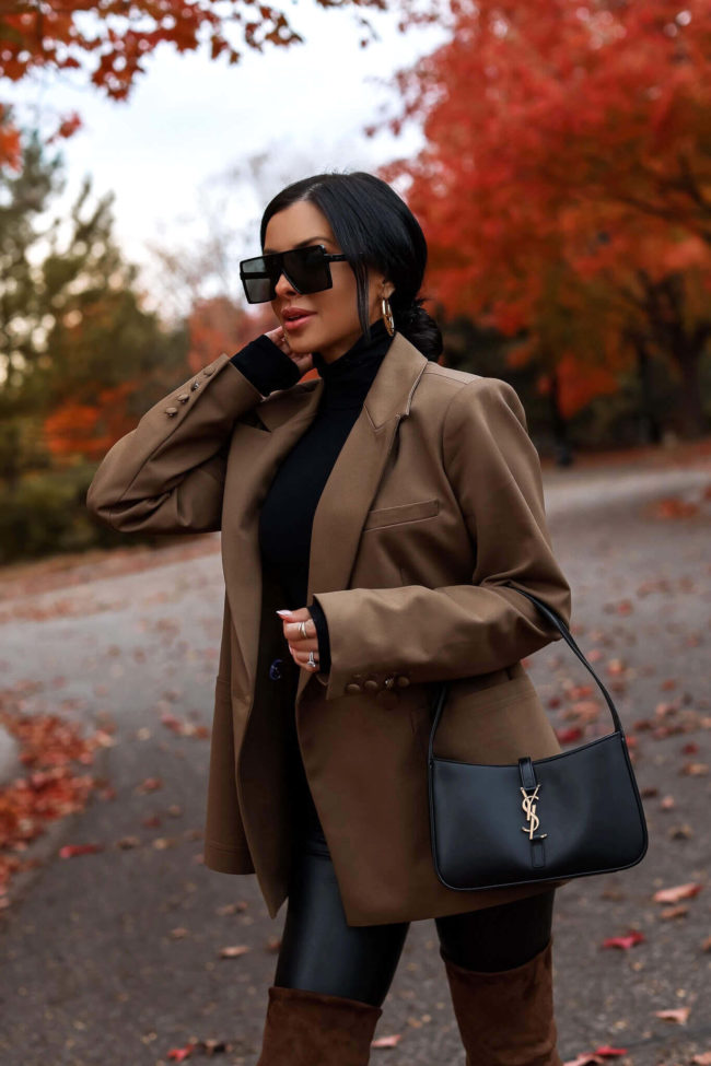 brunette fashion blogger wearing a brown good american blazer and a saint laurent bag from nordstrom