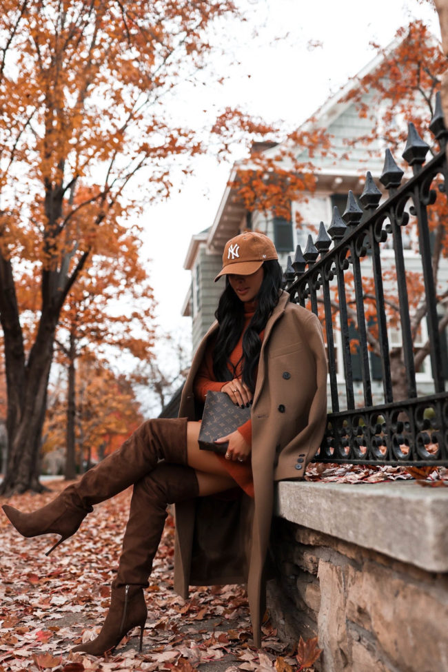 fashion blogger wearing a neutral fall outfit from nordstrom