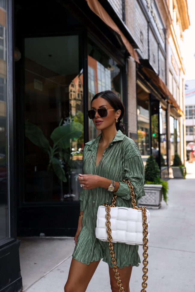 amazon fashion blogger wearing a green plisse pleat shirt