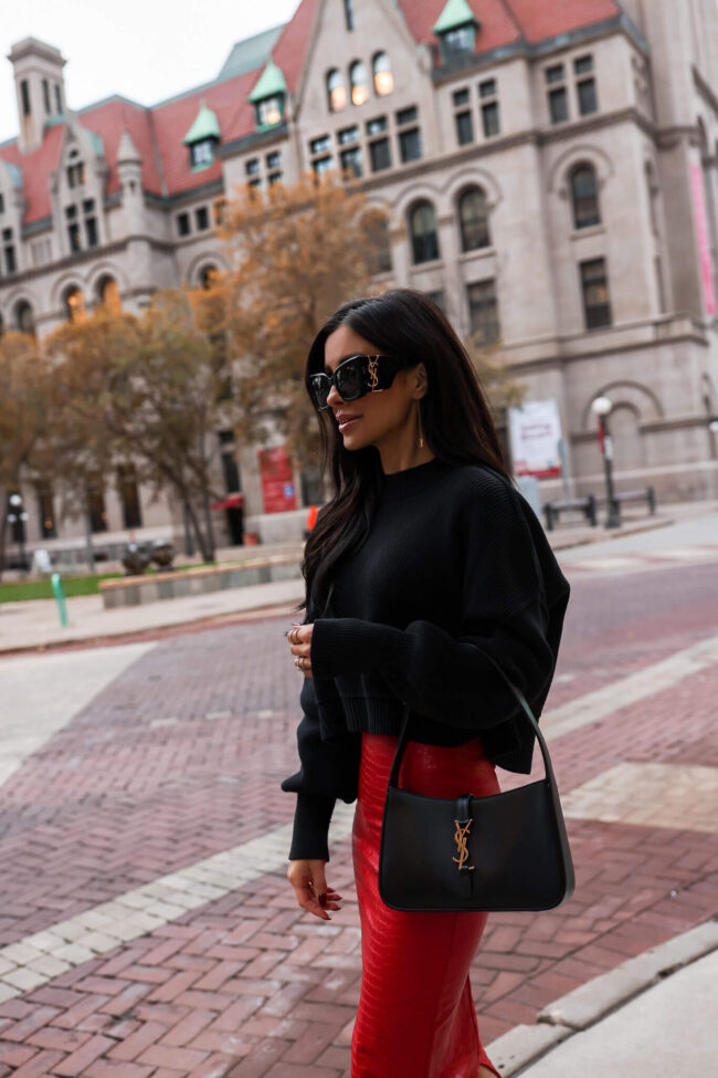 brunette fashion blogger wearing a black saint laurent hobo bag