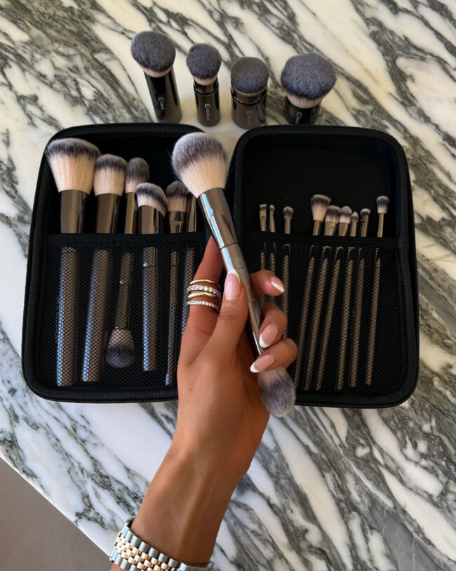 amazon makeup brushes that look like hourglass