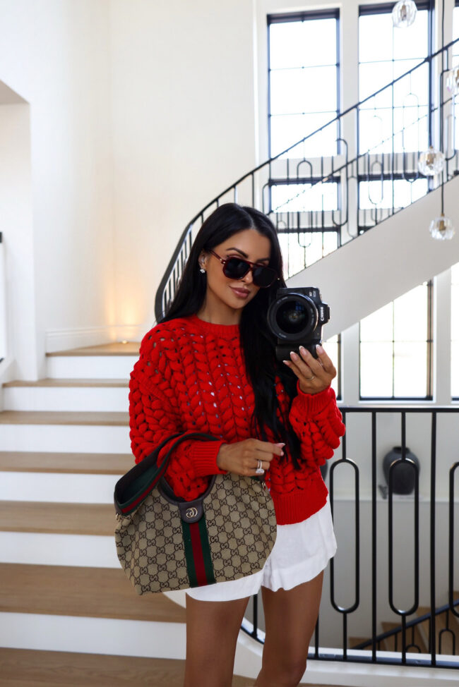 brunette fashion blogger wearing the small gucci giglio bag