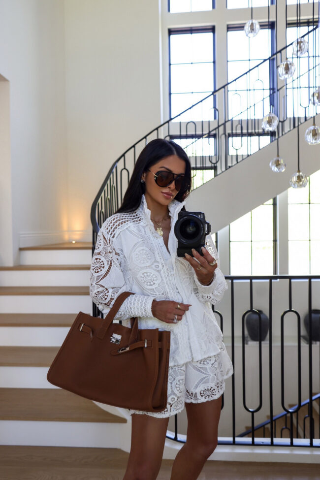 fashion blogger carrying an hermes inspired tote from amazon