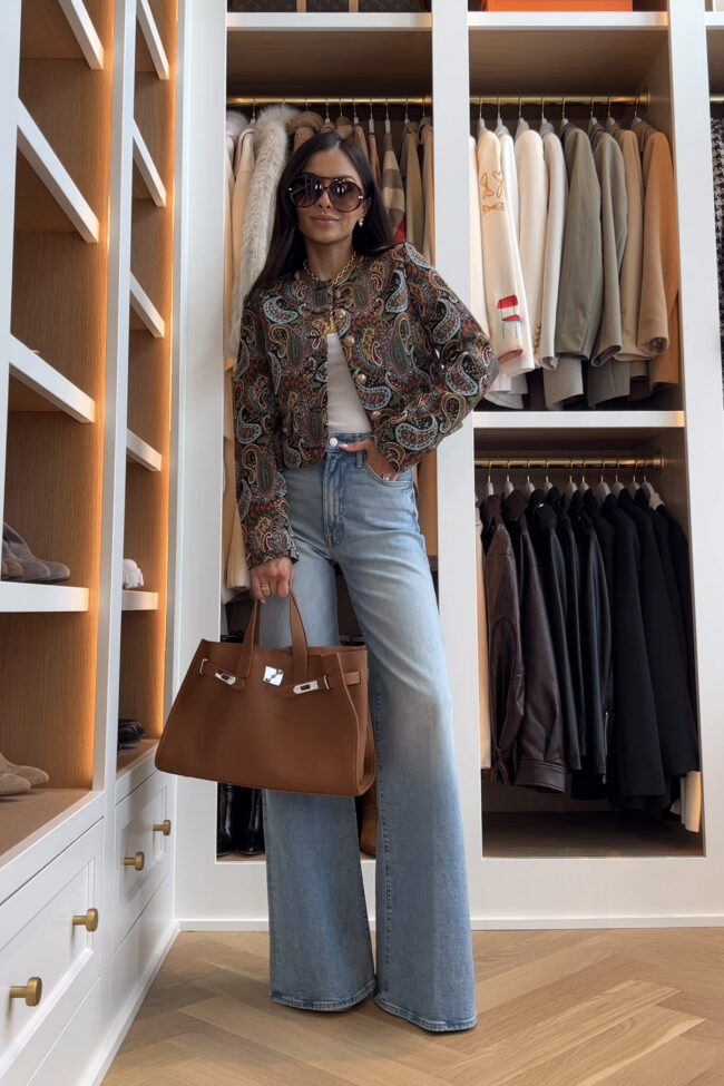 fashion blogger wearing a paisley jacket from the nordstrom anniversary sale