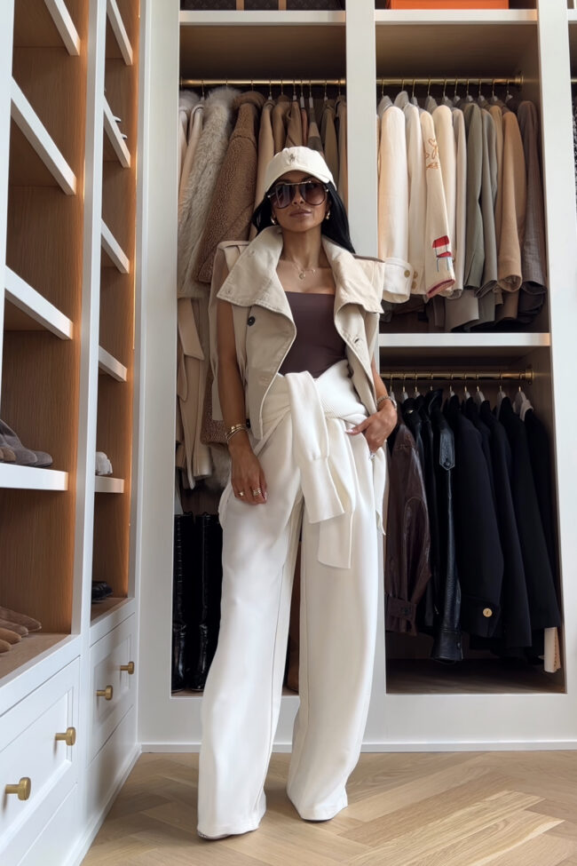 fashion blogger wearing an airport outfit from amazon