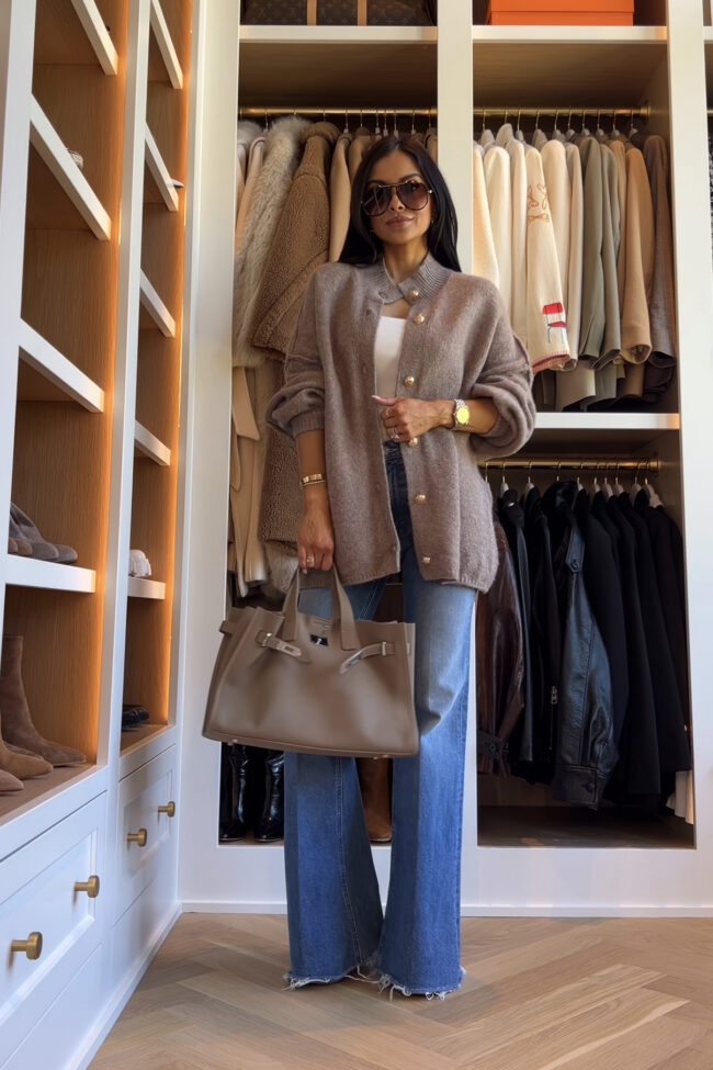 fashion blogger wearing an oversized cardigan